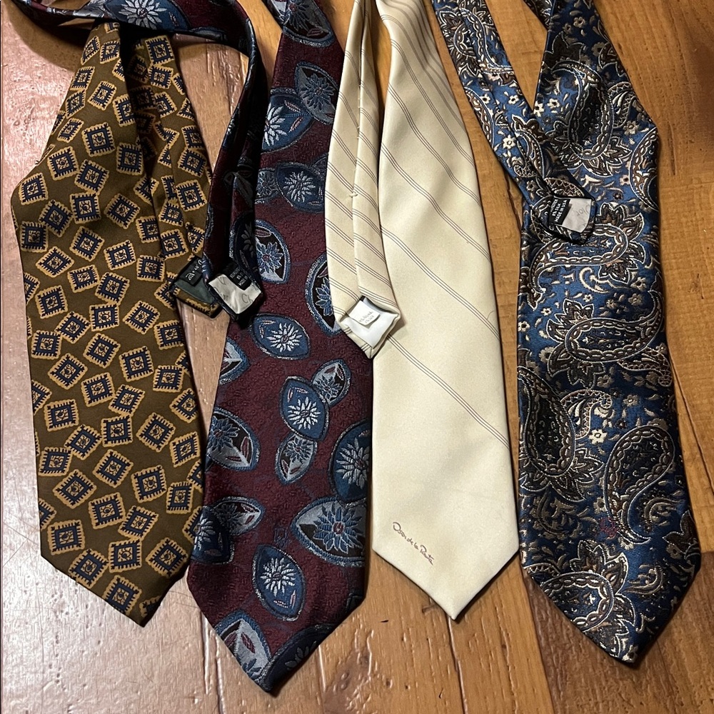 Designer 4 ties included: Christian Dior,Ermenegildo Zegna and oscar de la renta